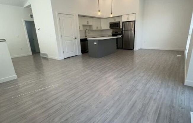 3 beds, 2 baths, 1,400 sqft, $1,895, Unit 572