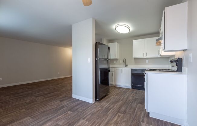 1 bed, 1 bath, 612 sqft, $1,300, Unit 323
