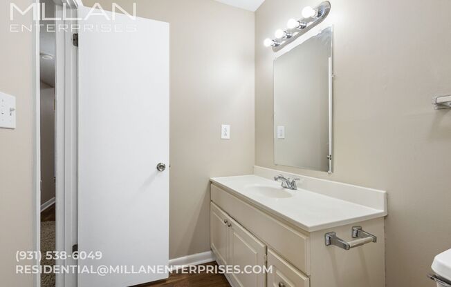 2 beds, 1 bath, 650 sqft, $975, Unit 100 Valley View Drive; Apt. B15