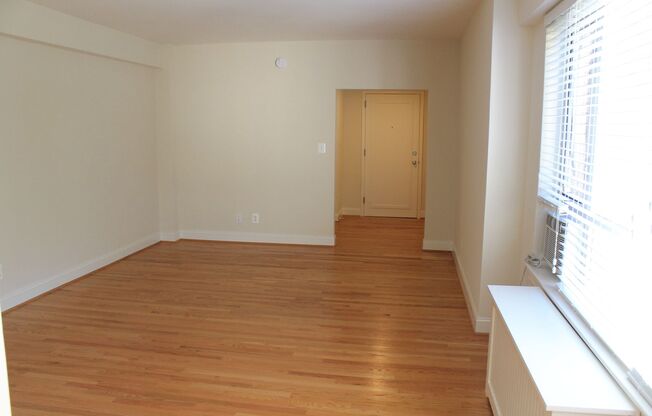 2 beds, 1 bath, 742 sqft, $3,595, Unit 221