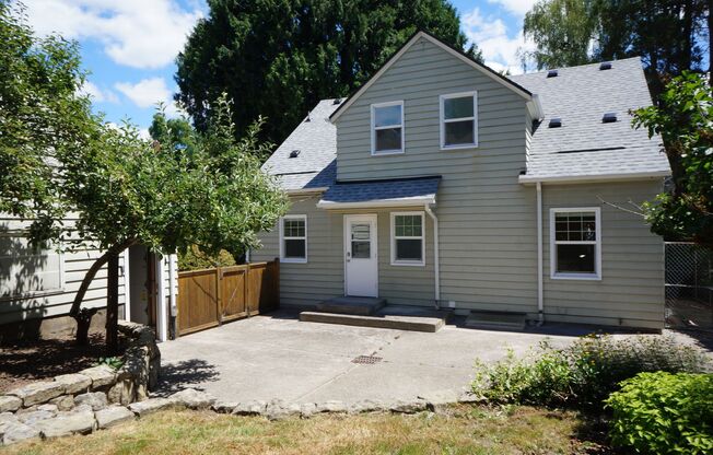 Westmoreland/Sellwood 3 bedroom Beauty!