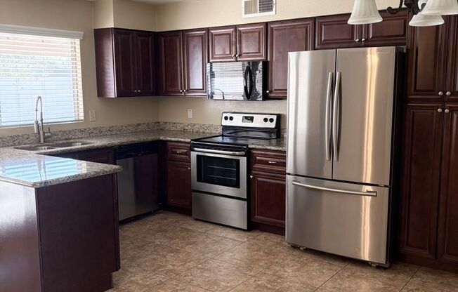 **Excellent 3br/2ba/2garage HOUSE (ELLIOT & DOBSON)