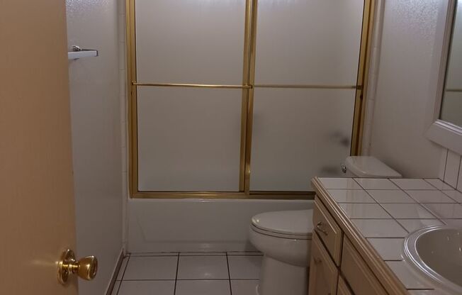 2 beds, 2 baths, 1,006 sqft, $875, Unit 80