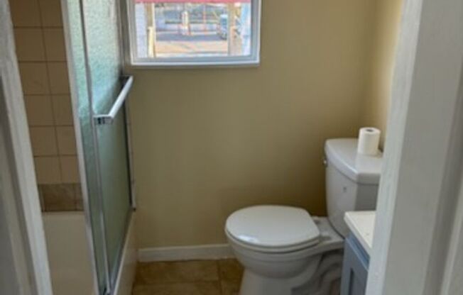 Studio, 1 bath, 450 sqft, $1,400, Unit 6