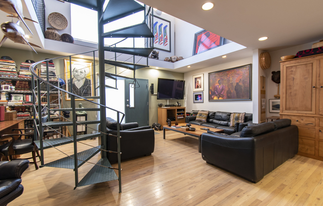 2144 ASHLAND AVE