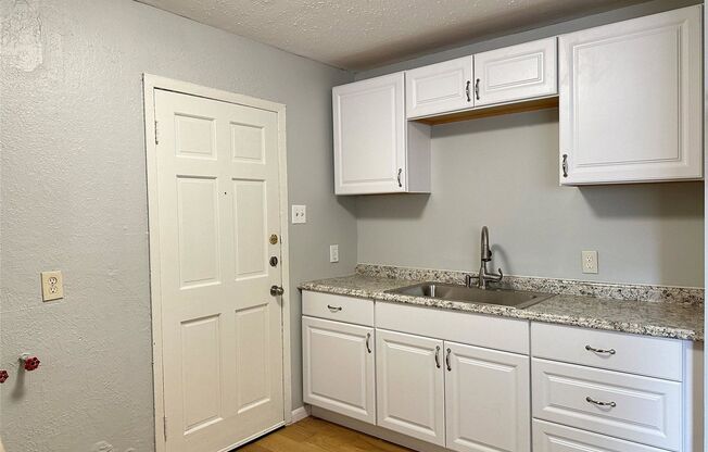 2 beds, 1 bath, 660 sqft, $795, Unit 1