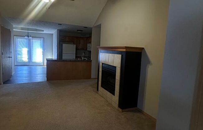 2 beds, 2 baths, 1,095 sqft, $1,295, Unit 4049 S. Ferguson