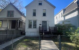 3BR/2B house with backyard ($350 Move-in fee)