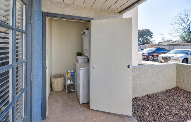 2 beds, 2 baths, 817 sqft, $1,175, Unit 113