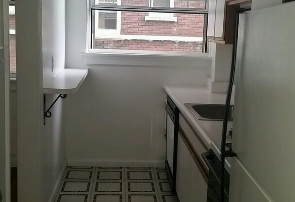 1 bed, 1 bath, 962 sqft, $1,385, Unit New King Edward 104