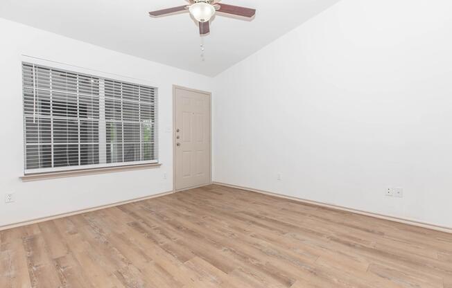 1 bed, 1 bath, 683 sqft, $1,077