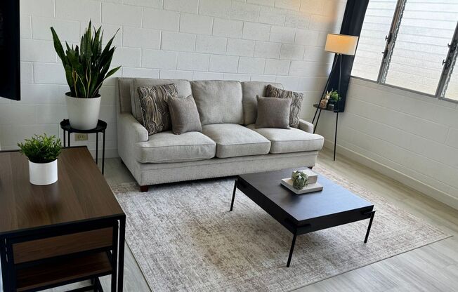 Upgraded Fully Furnished Condo w/ Assigned Parking Near H1 and Queen Medical