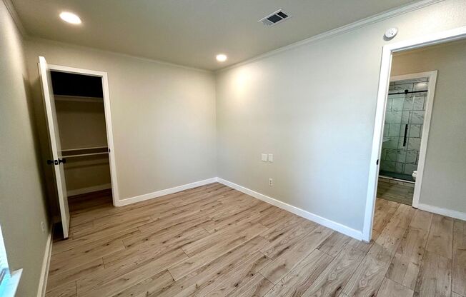 8 beds, 3 baths, $10,400, Unit House