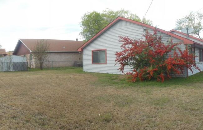 3 beds, 2 baths, $1,000