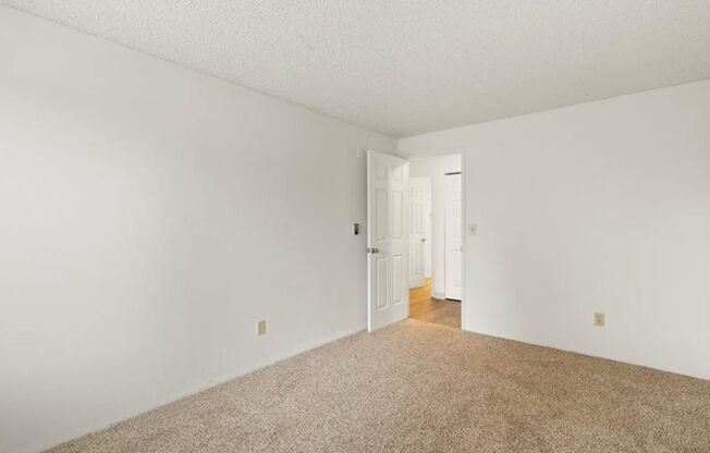 2 beds, 1.5 baths, 975 sqft, $1,165