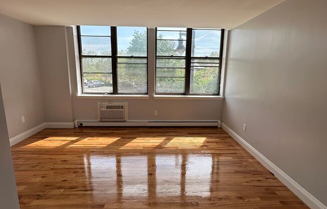Main Street Commons - Beautifully Renovated Apartments