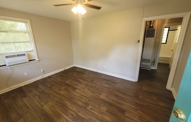 2 beds, 1 bath, 750 sqft, $1,050, Unit B3