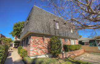 *OPEN HOUSE: 7/26 10-11AM* One Bedroom in PB with Garage Parking