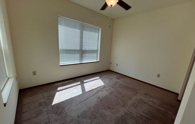 2 beds, 1 bath, 880 sqft, $1,550, Unit 321