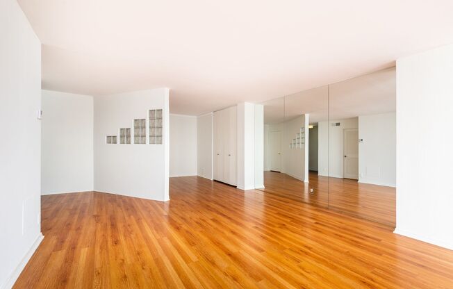 1 bed, 2 baths, $2,695