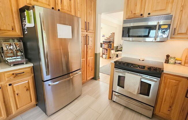 4-Bedroom Remodeled Home in Quiet Des Moines Neighborhood - RENT SPECIAL