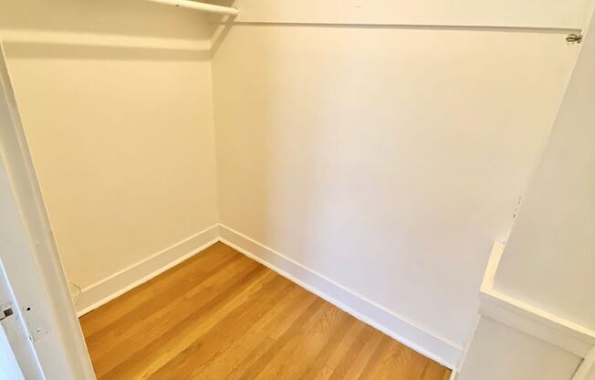 Studio, 1 bath, 325 sqft, $1,250, Unit 307
