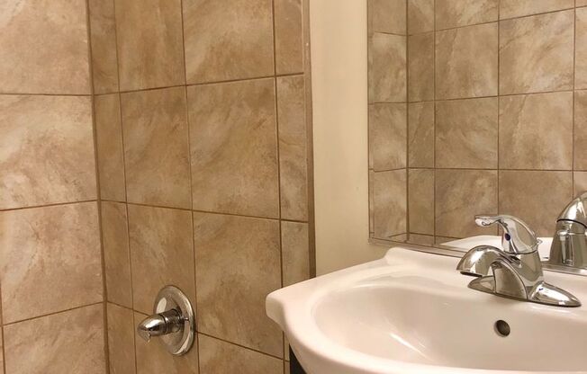 Studio, 1 bath, $800, Unit 1038-1B