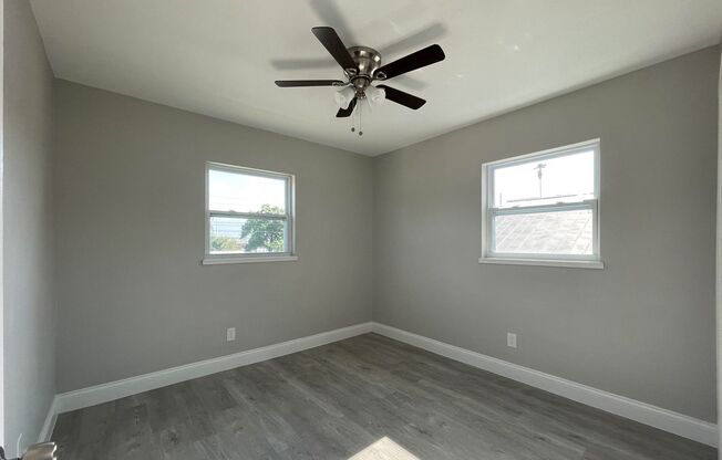 2 beds, 1 bath, $1,550, Unit 2704 E. Columbus Dr., Apt. C