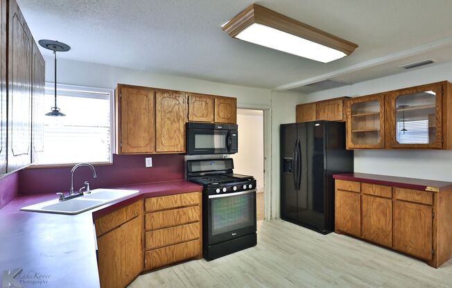 2 beds, 1 bath, $1,195