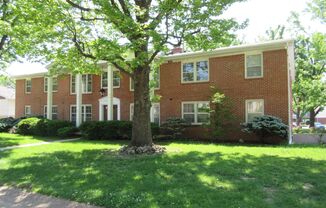 Cozy 2 Bedroom, 2 Bath Condo Building