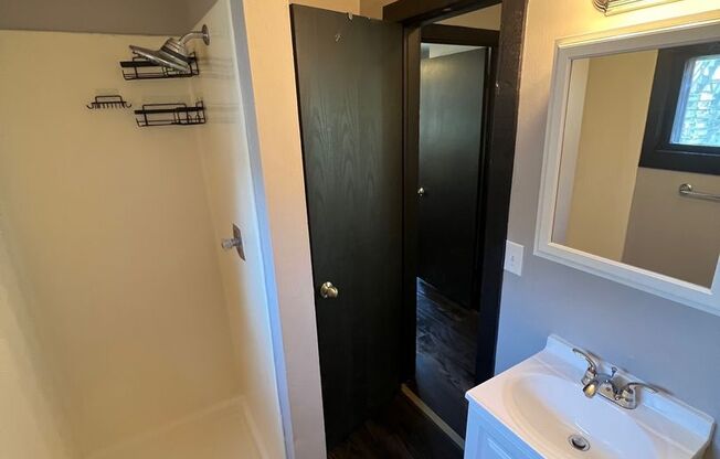 1 bed, 1 bath, 700 sqft, $775