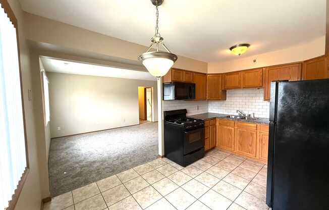 Indian Village Apartments: 2 Bed/1.5 Bath Large Unit ( second floor)