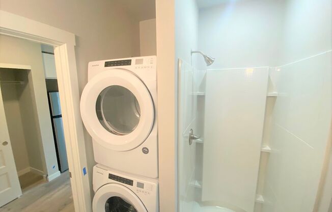Studio, 1 bath, 285 sqft, $1,425, Unit 304