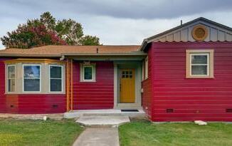 2040 W Mistletoe Ave