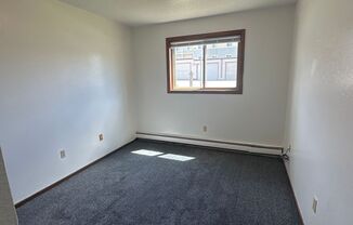 2 beds, 1 bath, $850, Unit 04