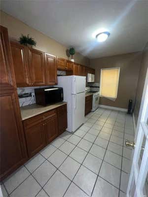 3 beds, 1 bath, 1,100 sqft, $2,900