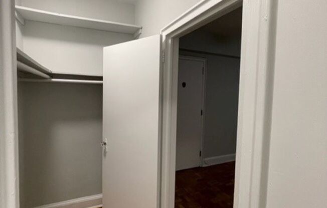 Studio, 1 bath, 300 sqft, $1,700, Unit 602