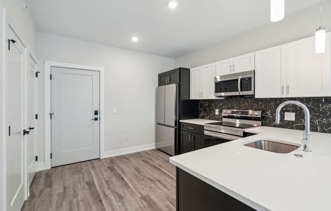 1 bed, 1 bath, 593 sqft, $1,595, Unit C07