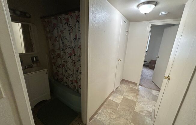 1 bed, 1 bath, $895, Unit 713