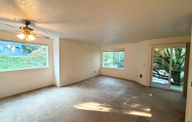 2 Bedroom Condo, with Off Street Parking and Short Walk to OSHU! W/S/G Paid!