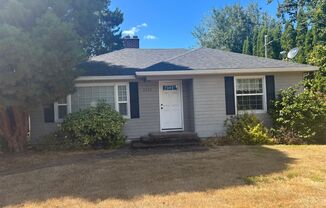 Charming 2 bedroom home in Aloha available now
