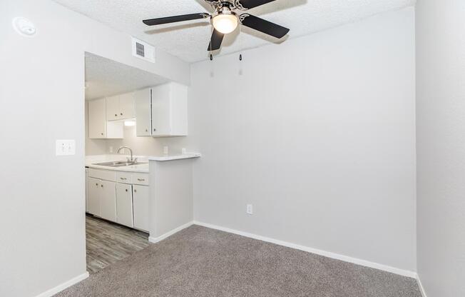 2 beds, 1 bath, 700 sqft, $1,130