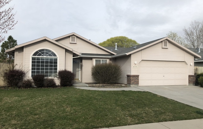 3 Bed/2 bath...Newer Carpet and Flooring...Boise!!!  Great Location with Recreation Room and Living Room