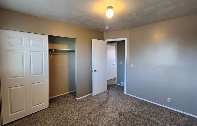 4 beds, 2 baths, $1,995, Unit 5330 W