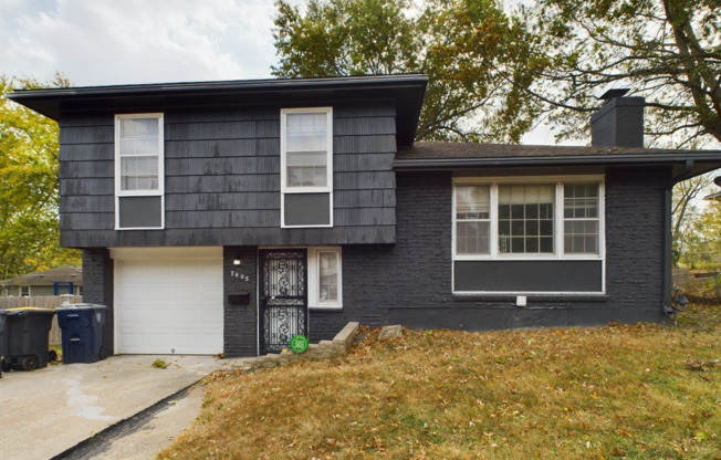 Charming 3-bed, 1-bath home with gleaming hardwood floors!