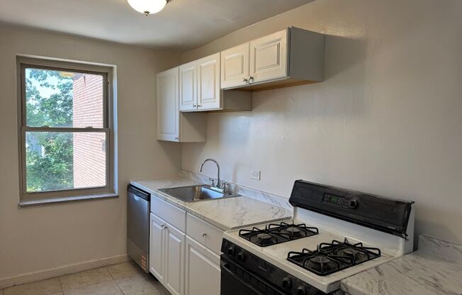 3 beds, 1 bath, 800 sqft, $2,195, Unit 316B