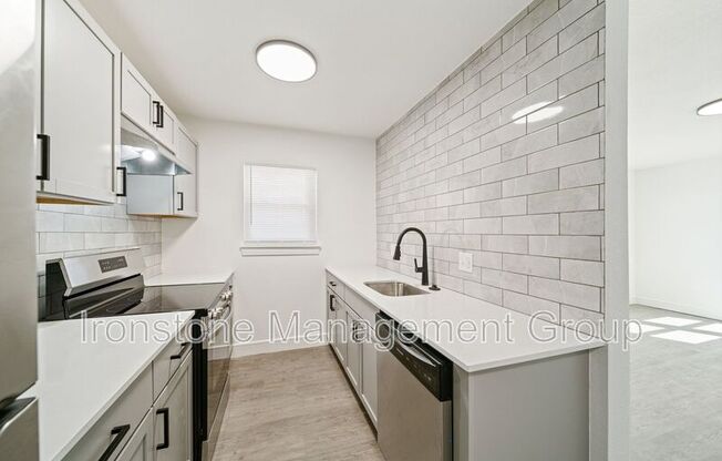 3169 E 49 ST