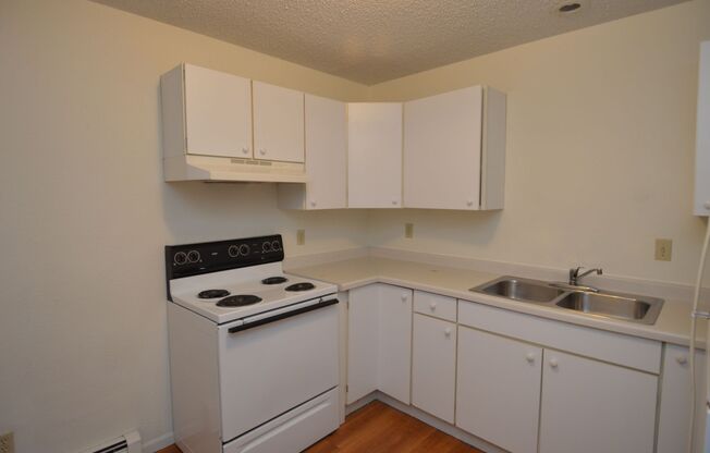 2 beds, 1 bath, 800 sqft, $695, Unit 1