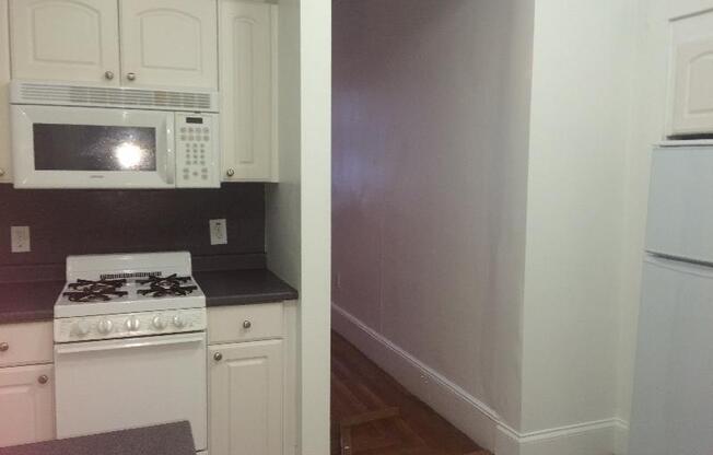 Studio, 1 bath, $2,400, Unit 33