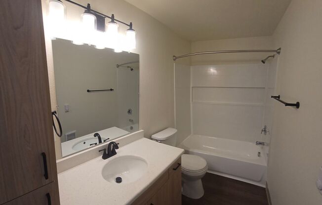 2 beds, 1 bath, 828 sqft, $1,295, Unit 3636-232
